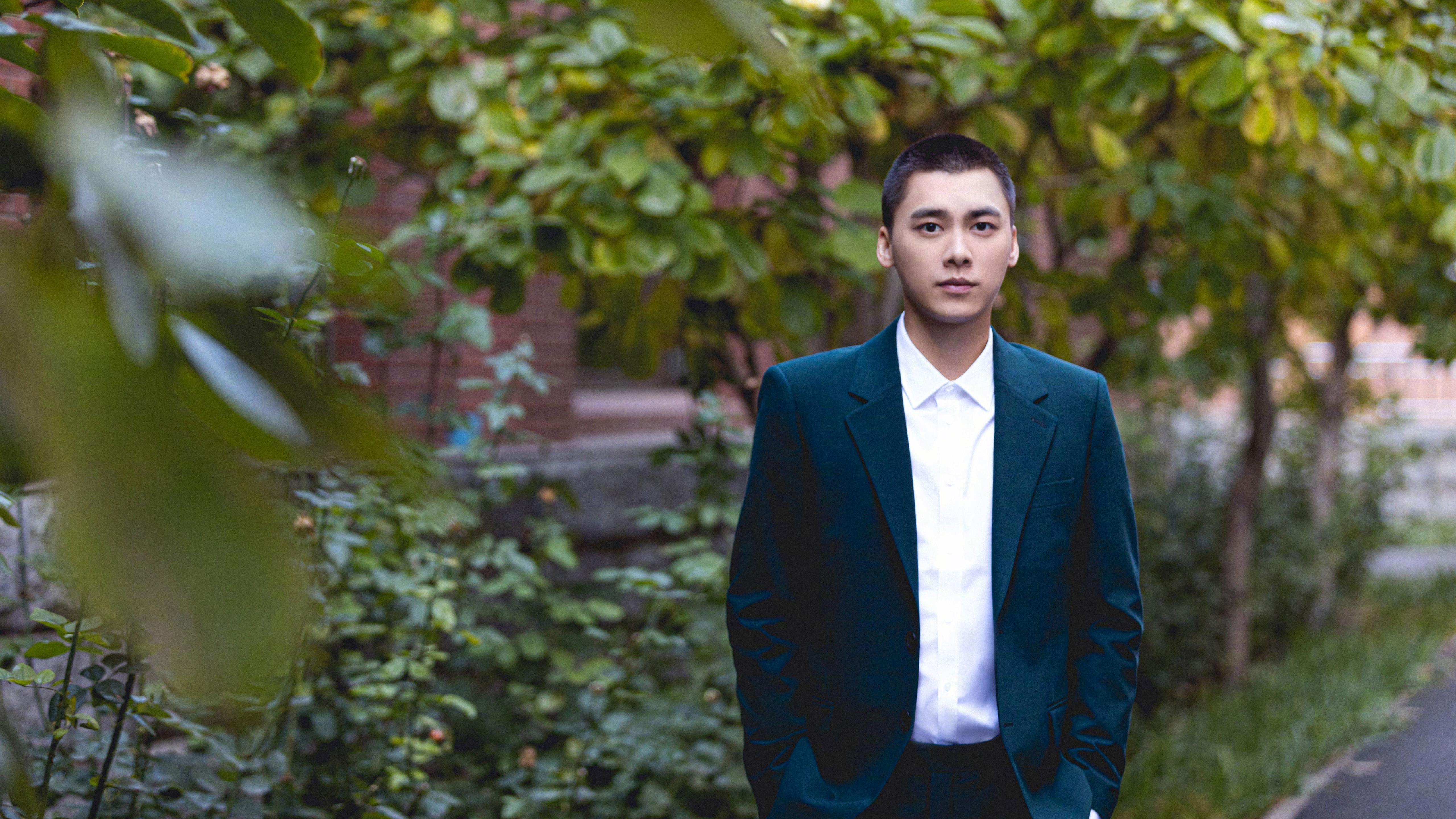 AIYOUXI.COM-空中飞盘大赛，投掷技巧与协调性比拼，飞盘在空中如何实现转弯