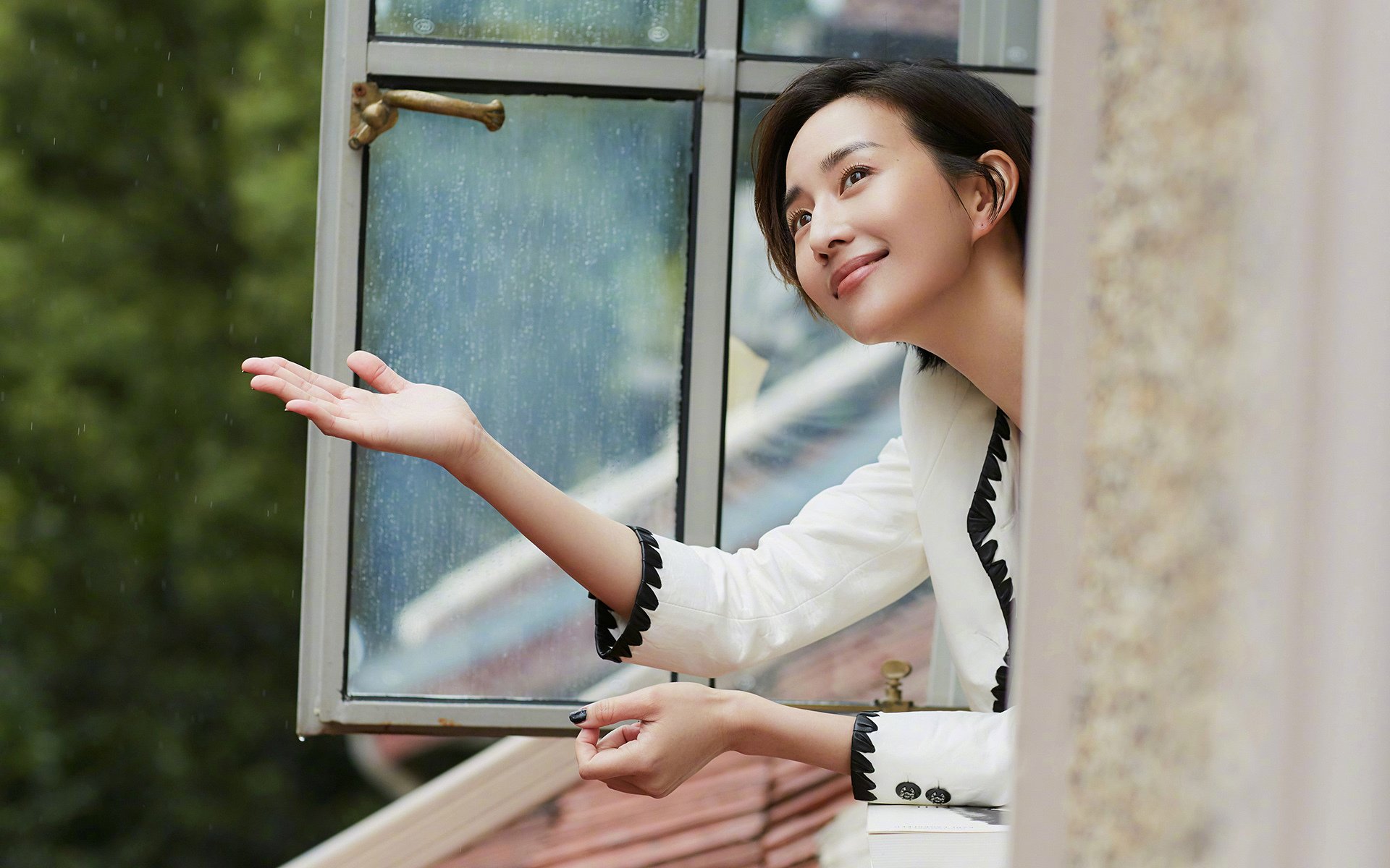 逆风而行：不屈不挠写成的运动传奇，逆风而行下一句是什么