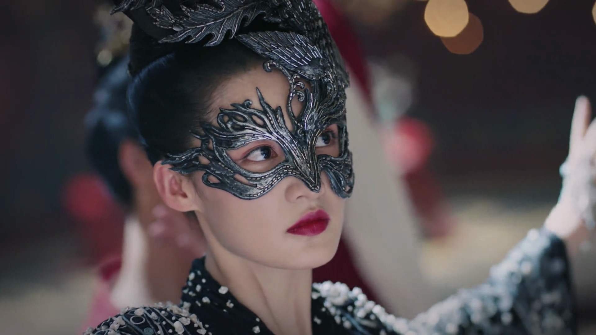 那不勒斯后防线失误频频，防守漏洞暴露，那不勒斯队员主力