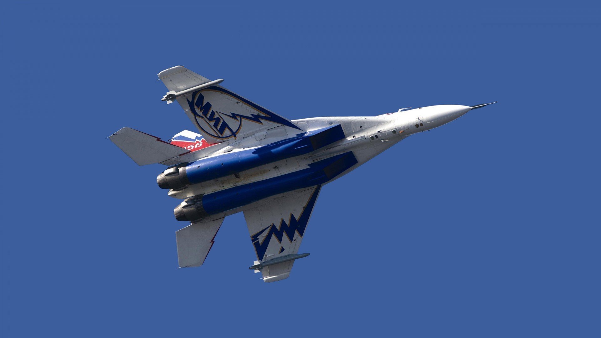 爱游戏官方-未来足球：场馆配备智能空气净化与节能系统，绿色科技引领行业